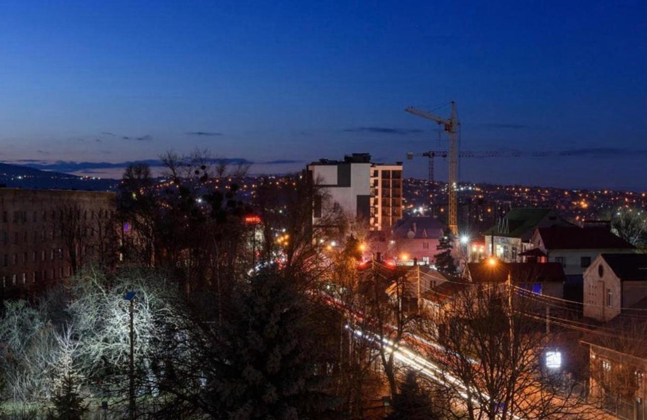 Затишна Красива Квартира-Студія В Новобудові З Балконом Chernivtsi Exterior foto