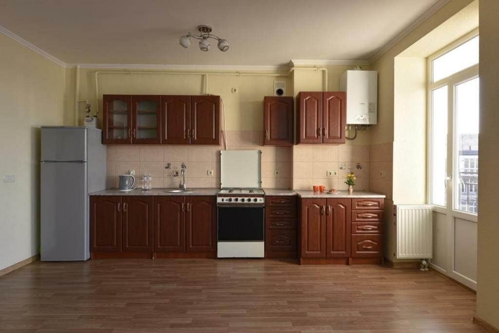 Затишна Красива Квартира-Студія В Новобудові З Балконом Chernivtsi Exterior foto